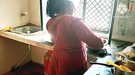 इंडियन देसि भाभी bitch को डीपली fucking कर रही है