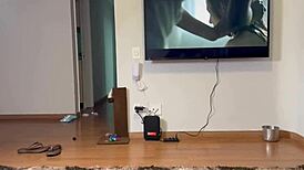 लड़कियां चूमती हुई