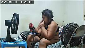 Madrasta Gordinha Gostoso com Seu Grande Bucetão Mostrando ao Seu Enteado!