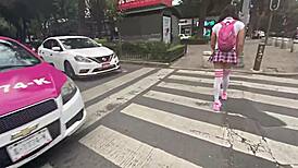 Follado a una puta exhibicionista con minifalda