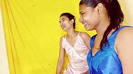 2025 में दो हॉर्नी जवान 18+ लड़कियों के साथ सरप्राइज थ्रीसम एफएफएम देखो!