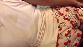 cachondisima jovensita licks pussy and gets fingered by mature latina in bedroom