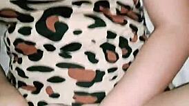 ISTRI YANG SUKA SELINGKUH SERING DIGOYANG PRIA LAIN DI TEMPAT KERJANYA!