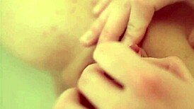 स्वीटी लोरिन बाथरूम में नहाकर गीली चूत में उंगली डाल रही