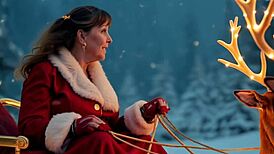 granny queen of hearts dildo fucking