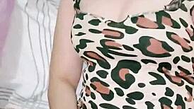 ISTRI YANG SUKA SELINGKUH SERING DIGOYANG PRIA LAIN DI TEMPAT KERJANYA!