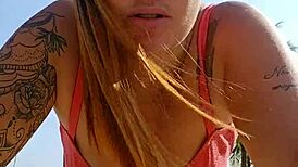 Estou Gravando Vídeo Na Praia E Provocar Os Machos