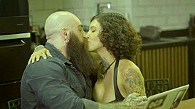 tattooed rocker fucks his girlfriend hard in the ass 😈