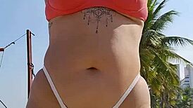 Estou Gravando Vídeo Na Praia E Provocar Os Machos