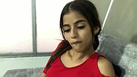 hermanastra pequeña me cumple el sueño de hacerme una mamada y correrme en su joven cara - historia completa