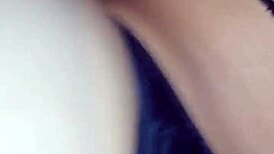 espiando a la zorra de mi hermanastra me descubre y la muy puta me pide que la folle en cuatro