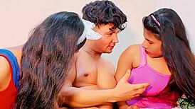 मेरा बॉयफ्रेंड मेरे पैरेंट्स से मिलता है फिर हम सब साथ फक करते हैं!