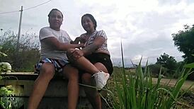 sexo oral en el parque con amateurs latinas