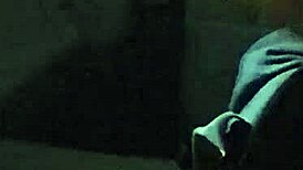 Le Pago a Una Chica para Que Me Haga Una Mamada en el Coche y Se Traga Mi Leche