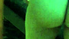 espiando a la zorra de mi hermanastra me descubre y la muy puta me pide que la folle en cuatro