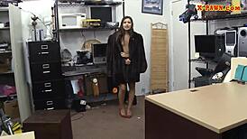 Small tits babe gets railed by pawn guy 😏