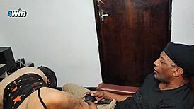 negão gringo playing video game while the loirinha gives him pussy