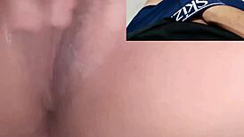 Me excitando com a novinha safada da minha ex batendo uma siririca gostosa que me fez gozar.