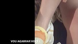 Enteada novinha no sofa de calcinha e lingirie