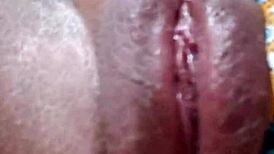 esfregando o grelinho e gozando 😏