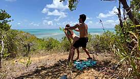 Sexo anal ao ar livre em praia nordestina com vizinha latina submissa