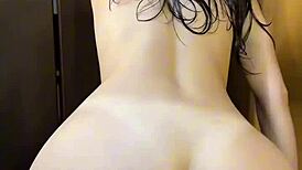 Teen Girlfriend Rides in Shower Passion