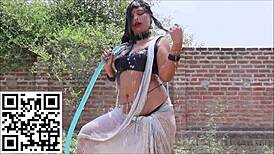 शावर में गीली साड़ी वेटलुक