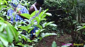 झाड़ियों में मोटी लड़की को काले लंड ने जंगली चुदाई दी यार