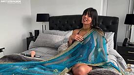 Pakistani Bhabi Aaliyah Yasin Fucks Pussy Speaking Urdu