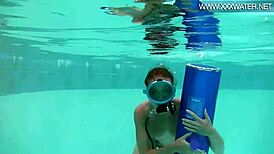 Minnie manga blows dildo underwater sexily