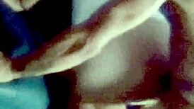 comendo o cu da casada na frente do marido