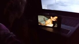 Melhor Porno Do Mundo � Ver V�deo Porno Da Pr�pria Esposa Dando Para Dois Caras E Ganhando Um Boquete Dela Ao Mesmo Tempo!