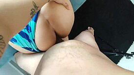 convenc� a una chica cachonda en la piscina del condominio de ir a mi apartamento a tomar caf� pero en realidad quer�a follarla y ella lo sab�a subtitulado al ingl�s