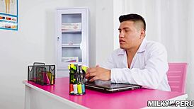 I folla the doctor pervertido on my first day of werk