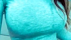 Bimbos enjoy more fun in webcam sessions