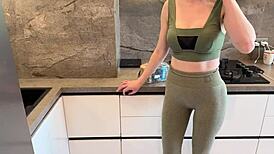 बीवी किचन में है उसकी सहेली के साथ धोखा चुदाई रूसी एमेच्योर बातें इंग्लिश सब्स