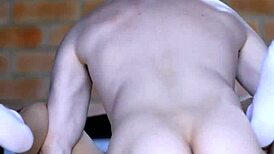 Las Paredes Del Apartamento Parecían Vibrar Con La Tensión Sexual Que Los Envolvía