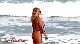 Milf flashing micro bikini on Rio beach