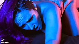 Lick my feet while fucking my pussy hard