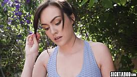 Big ass Latina student Gizelle Blanco devours teen Freya Parker's pussy