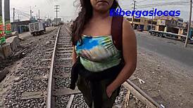 encontre a mi hermanastra tratando de fugarse de su casa fui a su rescate y la lleve a mi casa para calmarla pero terminamos cogiendo