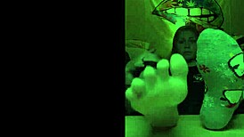 18 year old sexy teen girl spreads toes for old man's intense foot fetish play