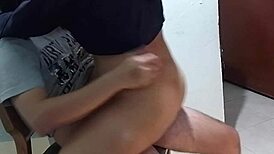 छोटी क्यूट ब्रूनेट बड़ी गांड चूत वाली पति आने से पहले डॉगी चुदाई