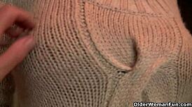 Britain's hottest milfs finger pussies in solo play