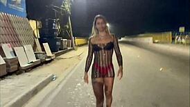 casada exibindo na rua ciclista gozou nela corno comeu forte