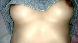 mi hermanastro me pilla masturbando sola ¿qué pasa ahora en mi cuarto?