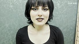 FUCK HORNY GOTH MAVIS DRACULA'S PINK PUSSY NOW AND CUM ON FEET!