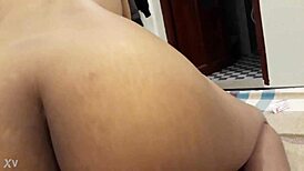 chịch con bạn gái mông to trong khách sạn này đi