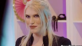 izzy wilde toys horny lauren phillips at wedding expo with whitney