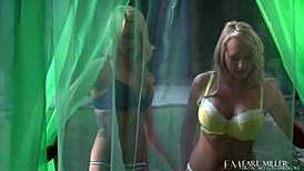 सेंसुअल लवर्स ब्रेट रोसी बालों वाली चूत बड़े चूचों की चुदाई